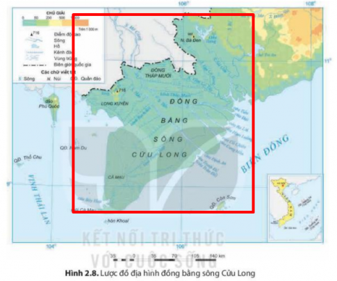 MỞ ĐẦUĐịa hình nước ta là kết quả của các quá trình địa chất lâu dài trong môi trường nhiệt đới ẩm gió mùa nên rất đa dạng và phức tạp.CH: Hãy kể tên một số đỉnh núi cao, đồng bằng lớn ở nước ta mà em biết.Giải chi tiết:Một số đỉnh núi cao ở nước ta: Fansipan, Tà Xùa, Tả Liên Sơn, Ngũ Chỉ Sơn,...Một số đồng bằng lớn: Đồng bằng sông Hồng, đồng bằng sông Cửu Long. 1. ĐẶC ĐIỂM CHUNG CỦA ĐỊA HÌNHNhiệm vụ 1:CH: Xác định vị trí một số dãy núi có hướng tây bắc - đông nam và hướng vòng cung trên bản đồ.Giải chi tiết:Những dãy núi có hướng tây bắc - đông nam: D. Hoàng Liên Sơn và D. Trường Sơn.Những dãy núi có hình cánh cung: Sông Gâm, Ngân Sơn, Bắc Sơn và Đông Triều. CH: Trình bày một trong những đặc điểm của địa hình Việt Nam.Giải chi tiết:Một trong những đặc điểm của địa hình Việt Nam: Địa hình có tính chất phân bậc khá rõ rệt.Trải qua quá trình địa chất lâu dài, các vùng núi bị ngoại lực bào mòn, phá hủy, tạo nên những bề mặt san bằng, thấp và thoải.Vận động tạo núi Hi-ma-lay-a làm cho địa hình nước ta nâng cao và phân thành nhiều bậc địa hình lớn kế tiếp nhau: núi đồi, đồng bằng, bờ biển, thềm lục địa. CH: Lấy ví dụ thể hiện tác động của con người đến địa hình nước ta.Giải chi tiết:Quá trình con người khai thác tài nguyên thiên nhiên, phát triển kinh tế,... làm biến đổi các dạng địa hình tự nhiên. Ví dụ: Con người đào kênh mương, đắp đê làm địa hình đồng bằng thay đổi. 2. CÁC KHU VỰC ĐỊA HÌNHa) Địa hình đồi núiNhiệm vụ 2: Đọc thông tin mục a và quan sát hình 2.4, 2.6, hãy:CH: Xác định phạm vi của các vùng đồi núi ở nước ta trên bản đồ.Giải chi tiết:- Vùng núi Đông Bắc: nằm ở tả ngạn sông Hồng đến biên giới phía Bắc.- Vùng núi Tây Bắc: nằm giữa sông Hồng và sông Cả.- Vùng núi Trường Sơn Bắc: kéo dài khoảng 600 km từ phía nam sông Cả tới dãy Bạch Mã.- Vùng núi Trường Sơn Nam: nằm ở phía nam dãy Bạch Mã, chủ yếu ở khu vực: Tây Nguyên, Duyên hải Nam Trung Bộ và một phần Đông Nam Bộ. CH: Trình bày đặc điểm địa hình của các khu vực đồi núi ở nước ta.Giải chi tiết:Địa hình đồi núi nước ta chia thành 4 khu vực: Đông Bắc, Tây Bắc, Trường Sơn Bắc và Trường Sơn Nam, chiếm 3/4 diện tích lãnh thổ.- Hệ thống núi: Hệ thống núi chạy dọc bên bờ Biển Đông, kéo dài trên 1 400 km từ biên giới Việt - Trung đến Đông Nam Bộ. Các dãy núi lan ra sát biển thu hẹp diện tích đồng bằng.Hướng dãy núi: Các dãy núi nước ta có hai hướng chính: hướng tây bắc - đông nam và hướng vòng cung.Phân bậc rõ rệt: Hệ thống núi ở nước ta có sự phân bậc rõ ràng, trong đó đồi núi thấp chiếm ưu thế với 60% diện tích cả nước, núi cao trên 2000 m chỉ chiếm khoảng 1%. Những vùng núi cao địa hình rất hiểm trở, lắm đèo dốc như vùng Tây Bắc, Tây Nguyên,… b) Địa hình đồng bằngNhiệm vụ 3: Đọc thông tin mục b và quan sát các hình 2.1 (trang 98), 2.7, 2.8 hãy:CH: Xác định vị trí và phạm vi của các khu vực địa hình đồng bằng trên bản đồ.Giải chi tiết:Các khu vực đồng bằng nước ta bao gồm: Đồng bằng sông Hồng, Đồng bằng Duyên hải miền Trung, Đồng bằng sông Cửu Long. CH: Trình bày đặc điểm địa hình của một trong các khu vực đồng bằng ở nước ta.Giải chi tiết:Đặc điểm địa hình của đồng bằng duyên hải miền Trung:Tổng diện tích khoảng 15000km2, bị các nhánh núi đâm ngang và ăn sát ra biển, chia cắt thành nhiều đồng bằng nhỏ hẹp.Các đồng bằng duyên hải ít màu mỡ hơn so với các đồng bằng châu thổ hại lưu sông, trong đồng bằng có nhiều cồn cát. c) Địa hình bờ biển và thềm lục địaNhiệm vụ 4: Dựa vào thông tin mục c, hãy:CH: Trình bày đặc điểm các kiểu địa hình bờ biển nước ta.Giải chi tiết:Đặc điểm các kiểu địa hình bờ biển nước ta:Có 2 dạng chính:Bờ biển bồi tụ đồng bằng châu thổ sông Hồng, sông Cửu Long nhiều bãi bùn rộng, rừng cây ngập mặn phát triển.Bờ biển mài mòn chân núi, hải đảo: khúc khuỷu, có nhiều vũng, vịnh nước sâu, kín gió và nhiều bãi cát. Ví dụ: Bờ biển Đà Nẵng, Vũng Tàu. CH: Nêu đặc điểm của thềm lục địa nước ta.Giải chi tiết:Đặc điểm thềm lục địa nước ta:Mở rộng tại các vùng biển Bắc Bộ và Nam Bộ, với độ sâu không quá 100m.Thu hẹp và sâu hơn ở vùng biển miền Trung. 3. ẢNH HƯỞNG CỦA SỰ PHÂN HÓA ĐỊA HÌNH ĐỐI VỚI SỰ PHÂN HÓA TỰ NHIÊN VÀ KHAI THÁC KINH TẾNhiệm vụ 5: CH: Đọc thông tin mục b, hãy lấy ví dụ về ảnh hưởng của địa hình đối với khai thác kinh tế ở một trong những khu vực địa hình của nước ta.Giải chi tiết:Ví dụ:Khu vực đồi núi: Quần thể du lịch nghỉ dưỡng Bà Nà (Đà Nẵng) nằm trên núi Chúa, thuộc dãy Trường Sơn, ở độ cao khoảng 1500m so với mực nước biển => mát mẻ quanh năm, thích hợp cho hoạt động du lịch nghỉ dưỡng.Khu vực đồng bằng: thuận lợi cho xây dựng cơ sở hạ tầng và cư trú => hình thành nhiều trung tâm kinh tế lớn như Hà Nội, Đà Nẵng, Tp.HCM,...Vùng biển và thềm lục địa: Có nhiều vũng, vịnh để xây dựng các cảng nước sâu như Cái Lân, Chân Mây, Vân Phong,... LUYỆN TẬPCH: Lựa chọn và so sánh đặc điểm địa hình giữa vùng núi Đông Bắc với vùng núi Tây Bắc hoặc đồng bằng sông Hồng với đồng bằng sông Cửu Long.Giải chi tiết:Đặc điểmVùng núi Đông BắcVùng núi Tây BắcPhạm viTả ngạn sông Hồng là từ dãy Con Voi đến vùng đồi ven biển Quảng Ninh.Hữu ngạn sông Hồng đến sông CảHướng núiChủ yếu là hướng vòng cung bao gồm: cánh cung sông Gâm, Ngân Sơn, Bắc Sơn, Đông TriềuTây Bắc – Đông Nam như dãy Hoàng Liên Sơn, dãy Bạch MãĐộ caoĐịa hình đồi núi thấp chiếm ưu thế, độ cao TB 500 – 1000m, chỉ có một số đỉnh cao trên 2000m phân bố ở thượng nguồn sông Chảy.Cao đồ sộ nhất Việt Nam, nhiều đỉnh trên 2000m, đỉnh Phanxipang cao nhất Việt NamCác bộ phận địa hình– Có 4 cánh cung lớn: sông Gâm, Ngân Sơn, Bắc Sơn, Đông Triều.– Một số núi cao nằm ở thượng nguồn sông Chảy.– Gíap biên giới Việt – Trung là địa hình cao của các khối núi đá vôi Hà Giang, Cao Bằng.– Trung tâm là vùng đồi núi thấp 500 – 600m– Giữa đồng bằng là vùng đồi trung du thấp dưới 100m.– Các dòng sông chảy theo hướng cánh cung là sông Cầu, sông Thương, sông Lục Nam. – Có 3 mạch núi chính:Phía Đông là dãy Hoàng Liên SơnPhía Tây: núi cao trung bình dãy sông Mã dọc biên giới Việt – Lào.Ở giữa thấp hơn là các dãy núi xen lẫn các sơn nguyên, cao nguyên đá vôi,…– Nối tiếp là vùng đồi núi Ninh Bình, Thanh Hóa.– Các bồn trũng mở rộng thành các cánh đồng,…– Nằm giữa các dãy núi là các thung lũng sông cùng hướng Tây Bắc – Đông Nam: sông Đà, sông Mã, sông Chu.Hình tháiĐỉnh tròn, sườn thoải, thung lũng mở rộngĐỉnh nhọn, sườn dốc, thung lũng sâu. VẬN DỤNG
